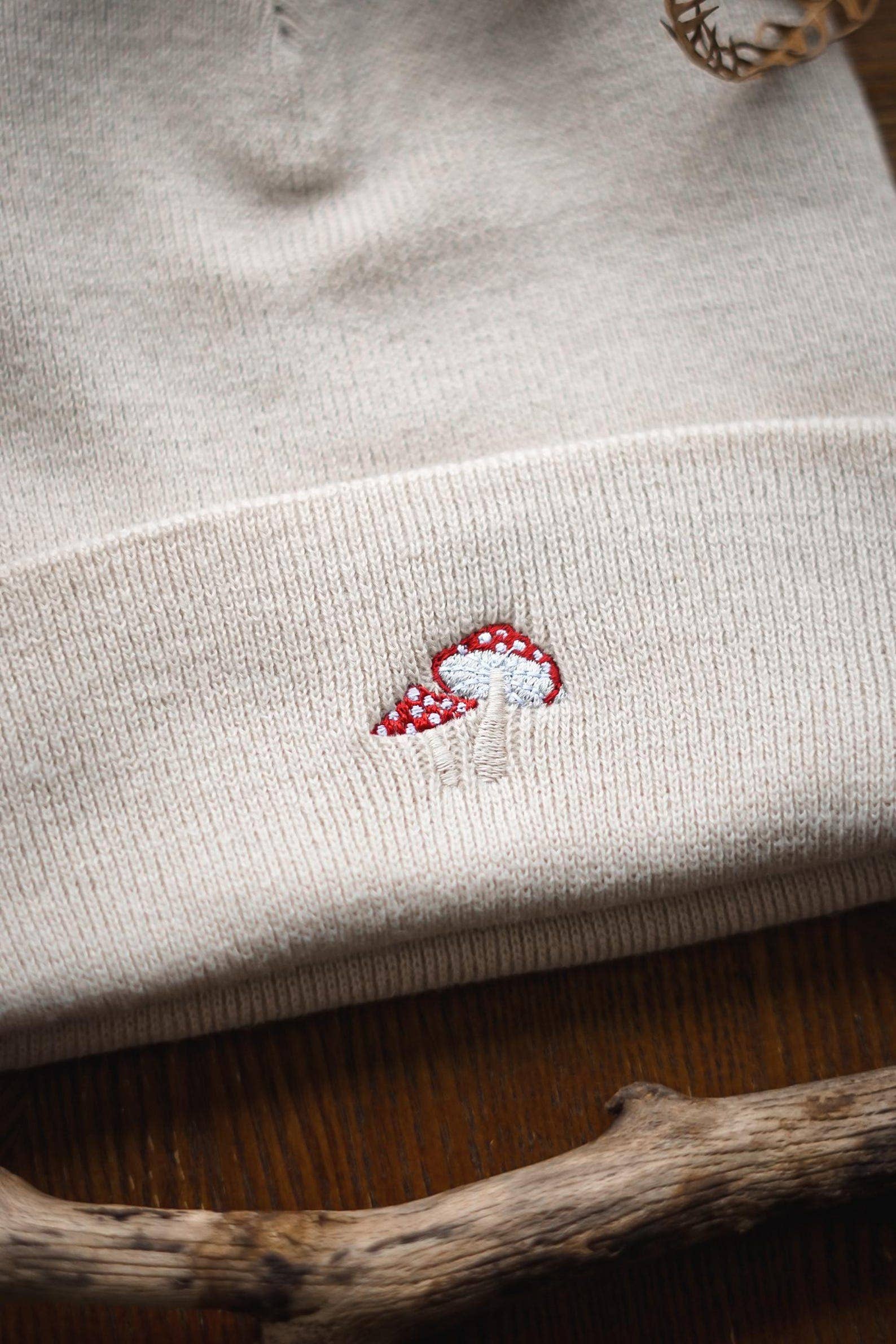 FuchsMaedchen - Wholesale Beanie - Women's - Embroidered cap Lucky Mushroom sand-colored unisex one size0