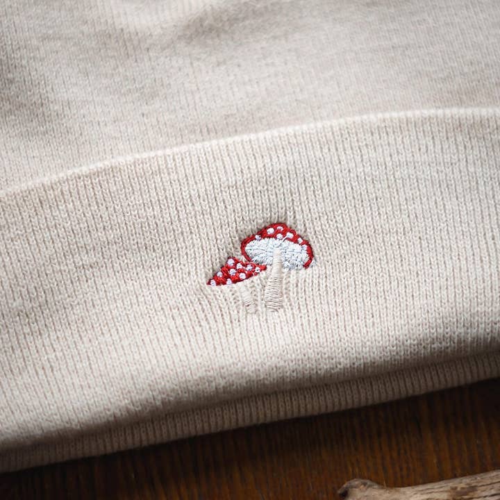 FuchsMaedchen - Wholesale Beanie - Women's - Embroidered cap Lucky Mushroom sand-colored unisex one size