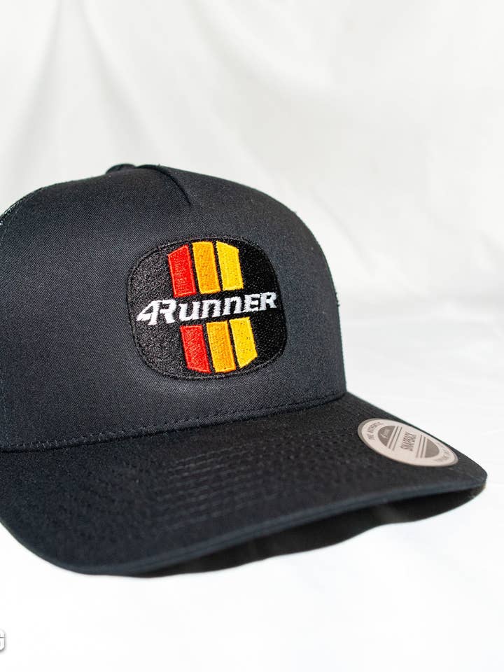 Casquette camionneur vintage 3 barres Toyota 4Runner pour la vente par Battle Born Clothing and Print