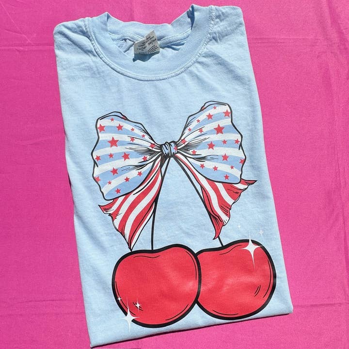 Coquette Comfort Colors T-Shirt mit Sternenbesatz und Kirschmotiv für den Großhandel von Nikkilynn Wholesale