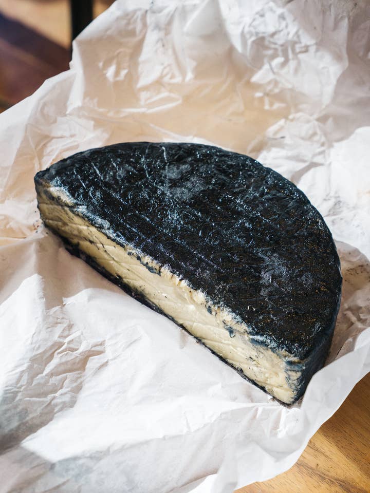 NESSUN FORMAGGIO VEGANO CENERE HORECA per la vendita all'ingrosso da parte di GOURMET VEGAN S.L