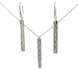 Ensemble de bijoux en argent sterling – Pendentif, Boucles d'oreilles & Chaîne pour la vente par International Excellence