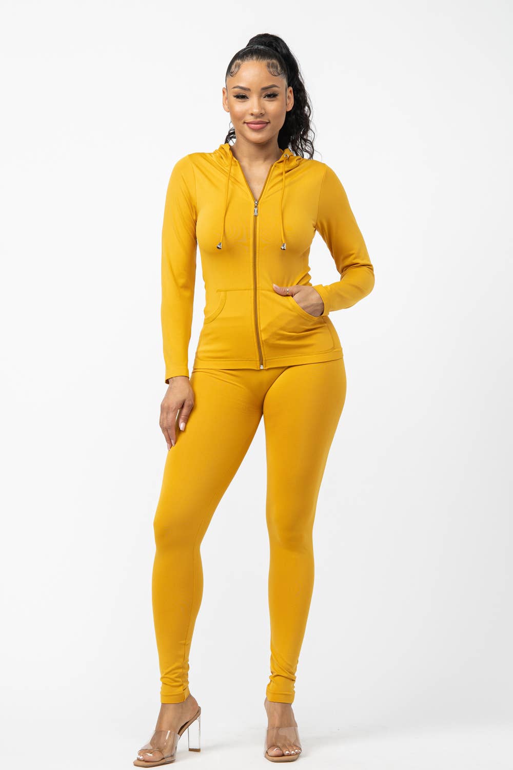 Julia by LoveJ – Großhandel Set aus Oberteil und Hose (NICHT Loungewear) – Damen – Nahtlose Kapuzenjacke und Leggings mit Reißverschluss2