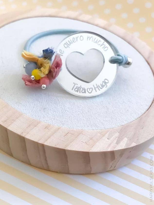 Hult hjerte akryl medalje armbånd med kugle pompom. for engroshandel hos Happypulseras