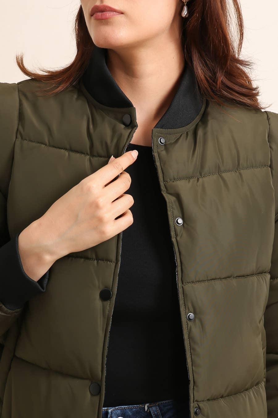 Attrait Paris – wholesale Dunjacka - Dam – Kort bomberjacka med axelvadd och knappstängning1