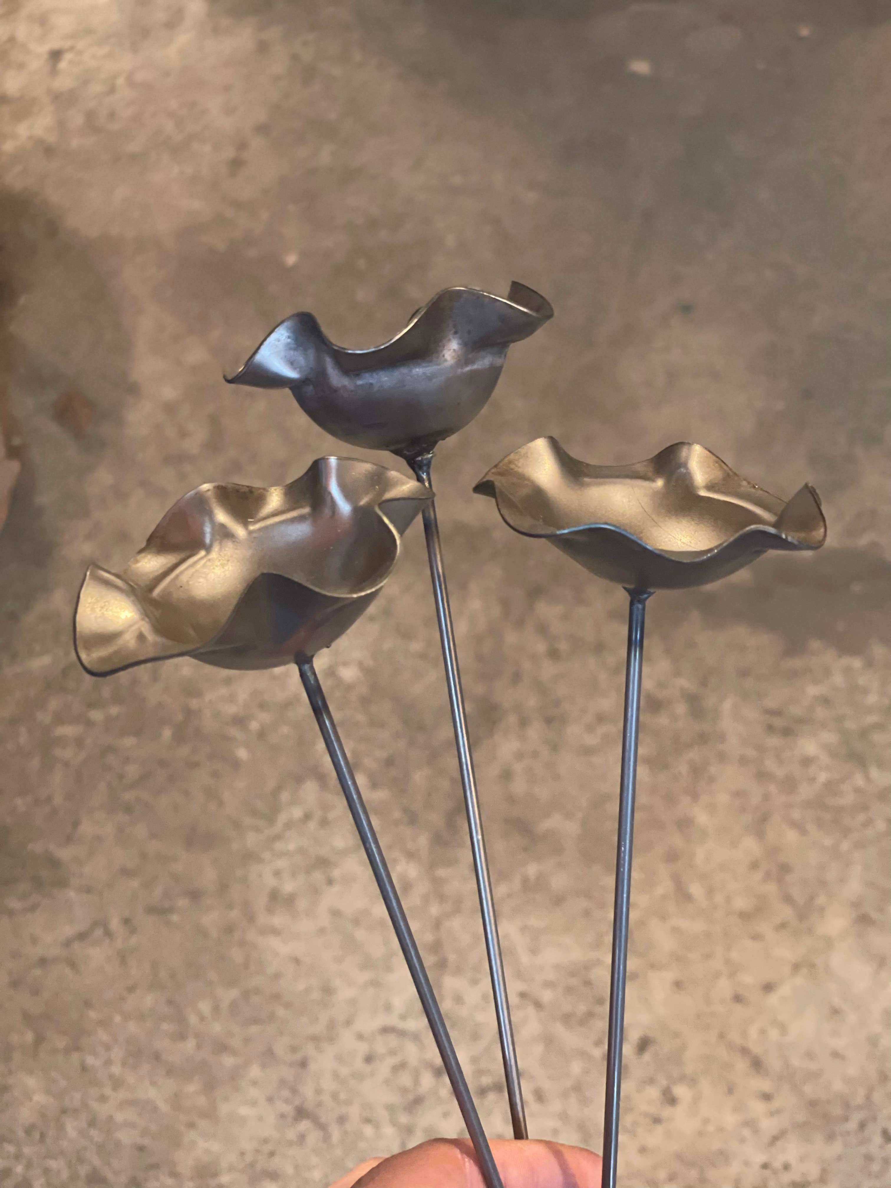 608 The Factory - Wholesale Garden/Lawn Stake - Metal Ribbon Pollinator Cup Flower Set of 24 Flowers 6