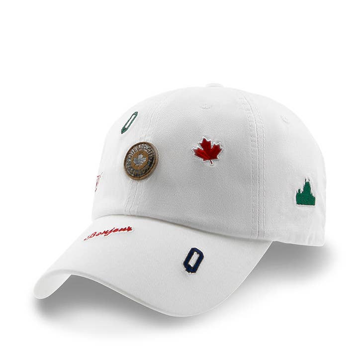 Casquette en coton brodée de motifs emblématiques de la ville de Québec pour la vente par Northern Icons Canada