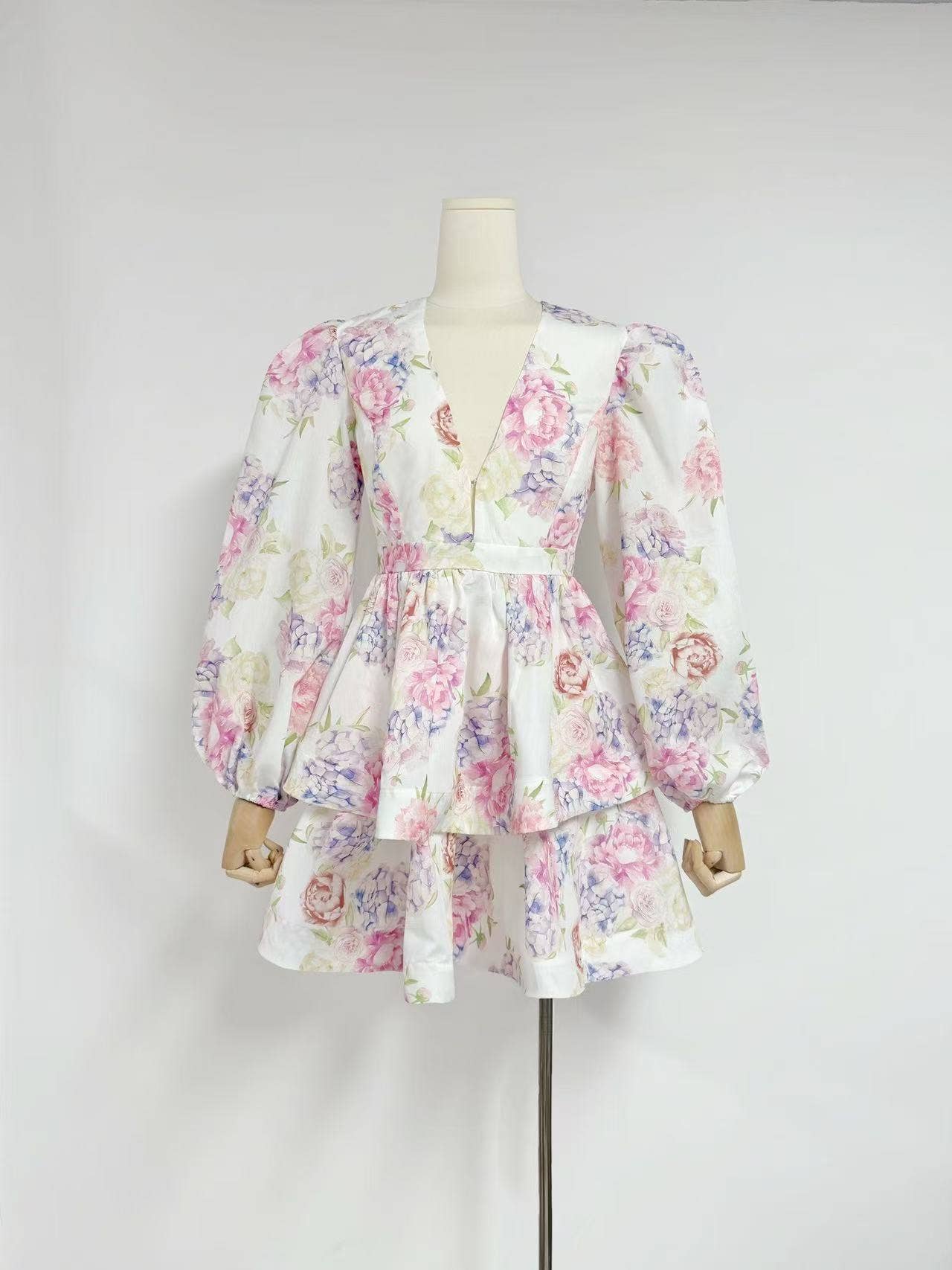 Productseeker - Wholesale Dress - Women's - DR438 V-Neck Lantern Sleeve Floral Print Short Dress12