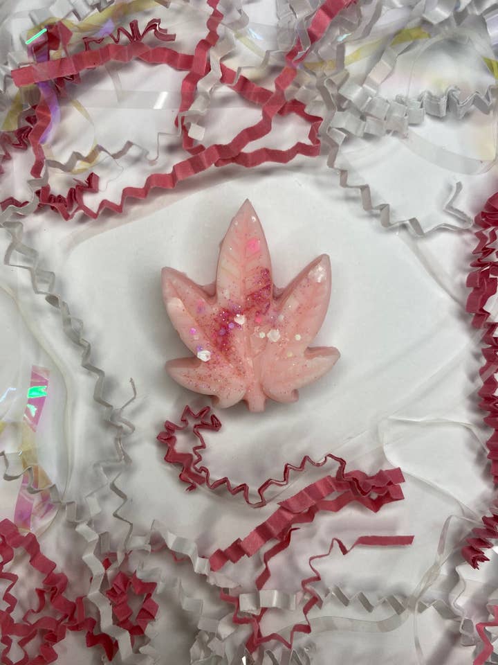 Strawberry Shortcake Pot Leaf Melts for wholesale by Loud Candle Company