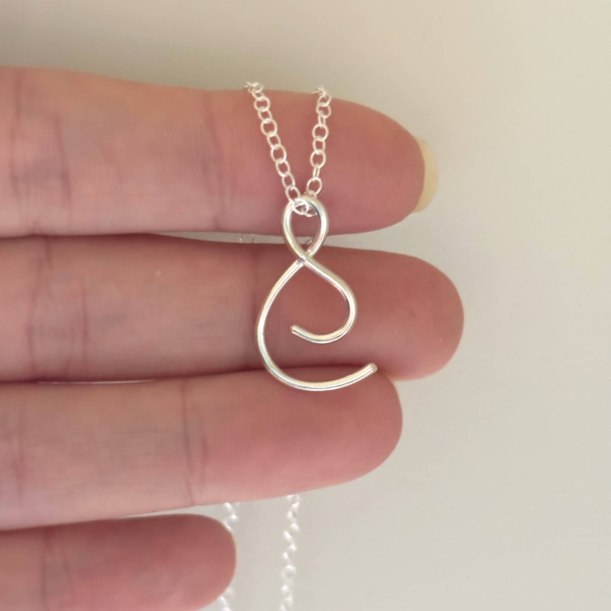 Verve Jewellery - Vente Colliers à pendentif - Collier petit câlin en argent sterling, collier de l'amitié1