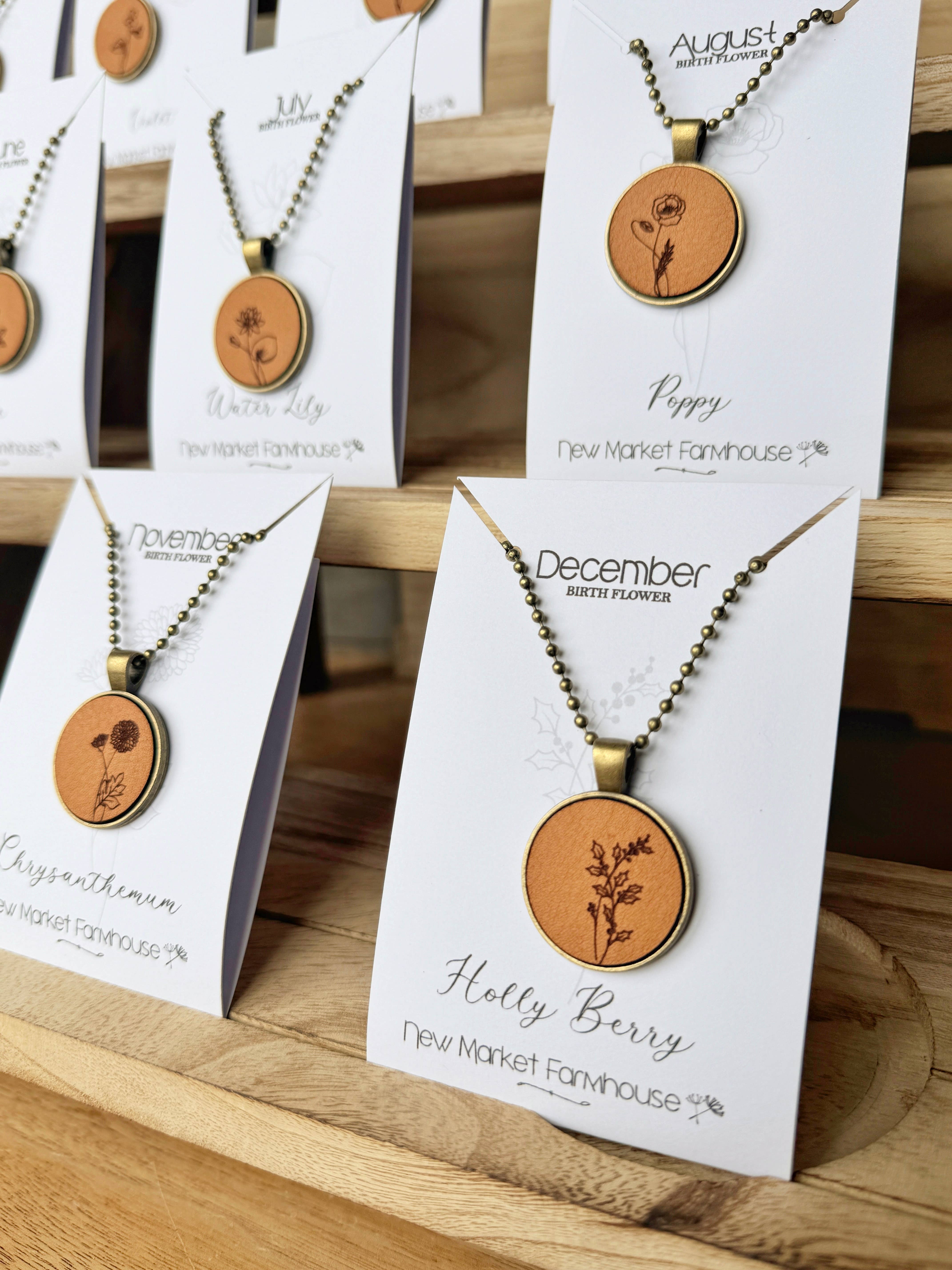 New Market Farmhouse – Großhandel Kette mit Anhänger/Charm – Geburtsmonat-Blumen Halsketten – Lederanhänger-Set7