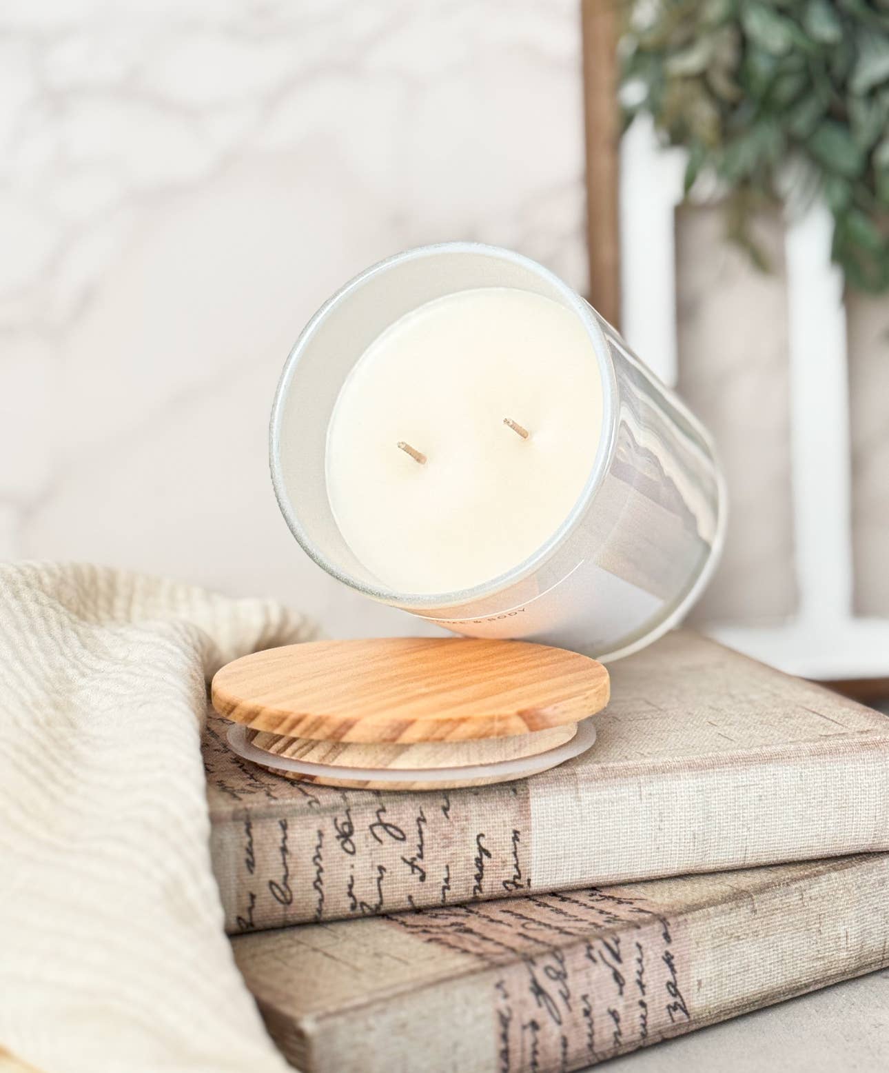 Spirit Glow Home & Body Essentials – wholesale Jar/filled candle – Cotton & Amber- 11oz. Iridescent White Glass Soy Wax Candle 2