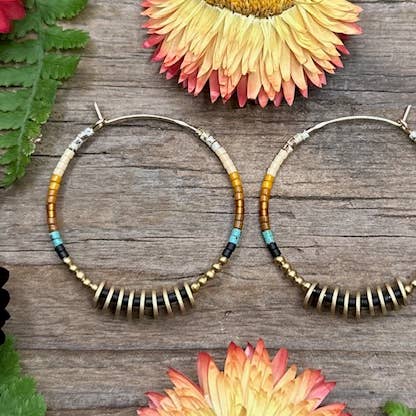 Orecchini a cerchio grandi Tumbleweed Sky con imbottitura in oro per la vendita all'ingrosso da parte di Dancing Willow