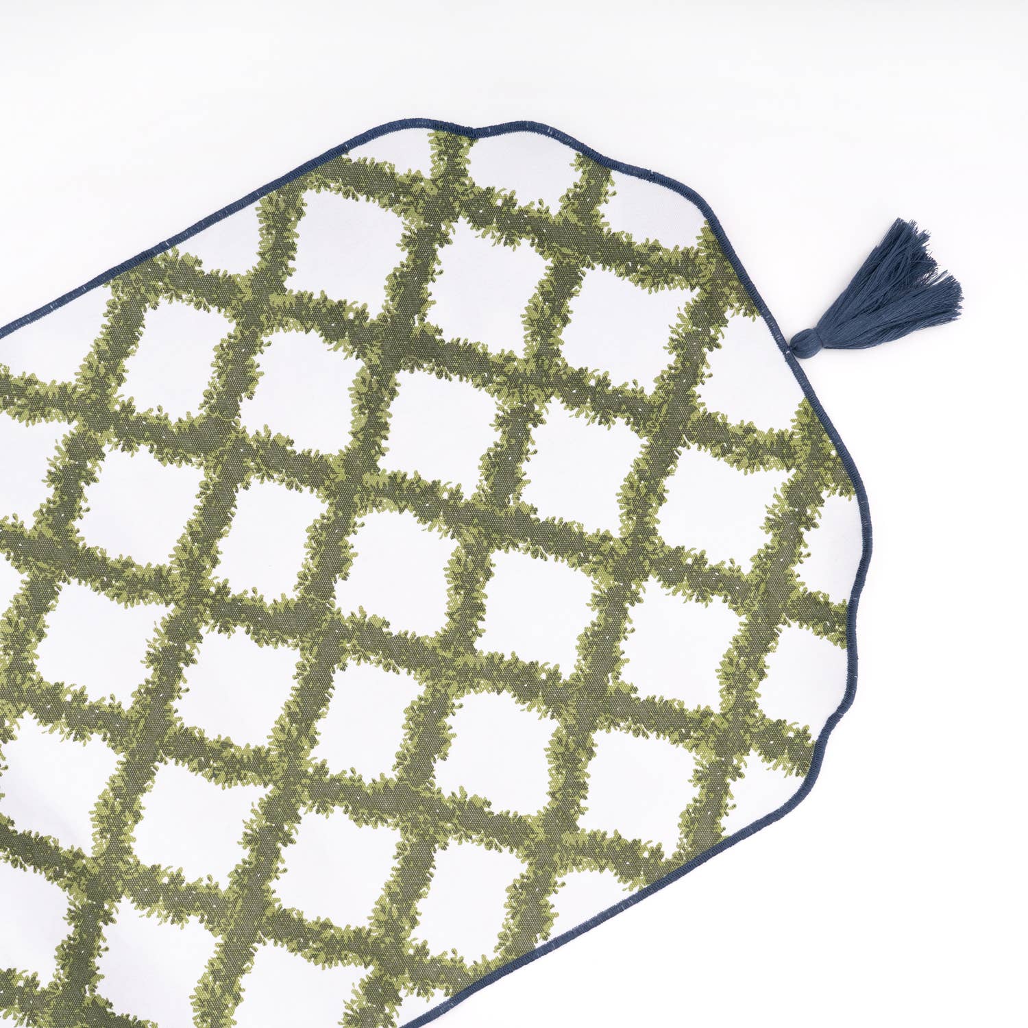 8 Oak Lane - Wholesale Table Runner - Poinsettias Reversible Tassel Table Runner2