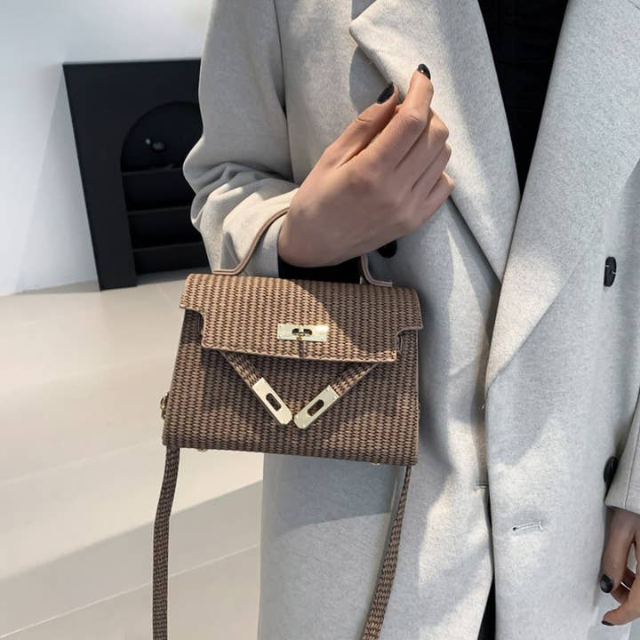 ACCITY - Wholesale Messenger Bag - Women's - NICHE FASHION RETRO MESSENGER BAG_CWAB32956