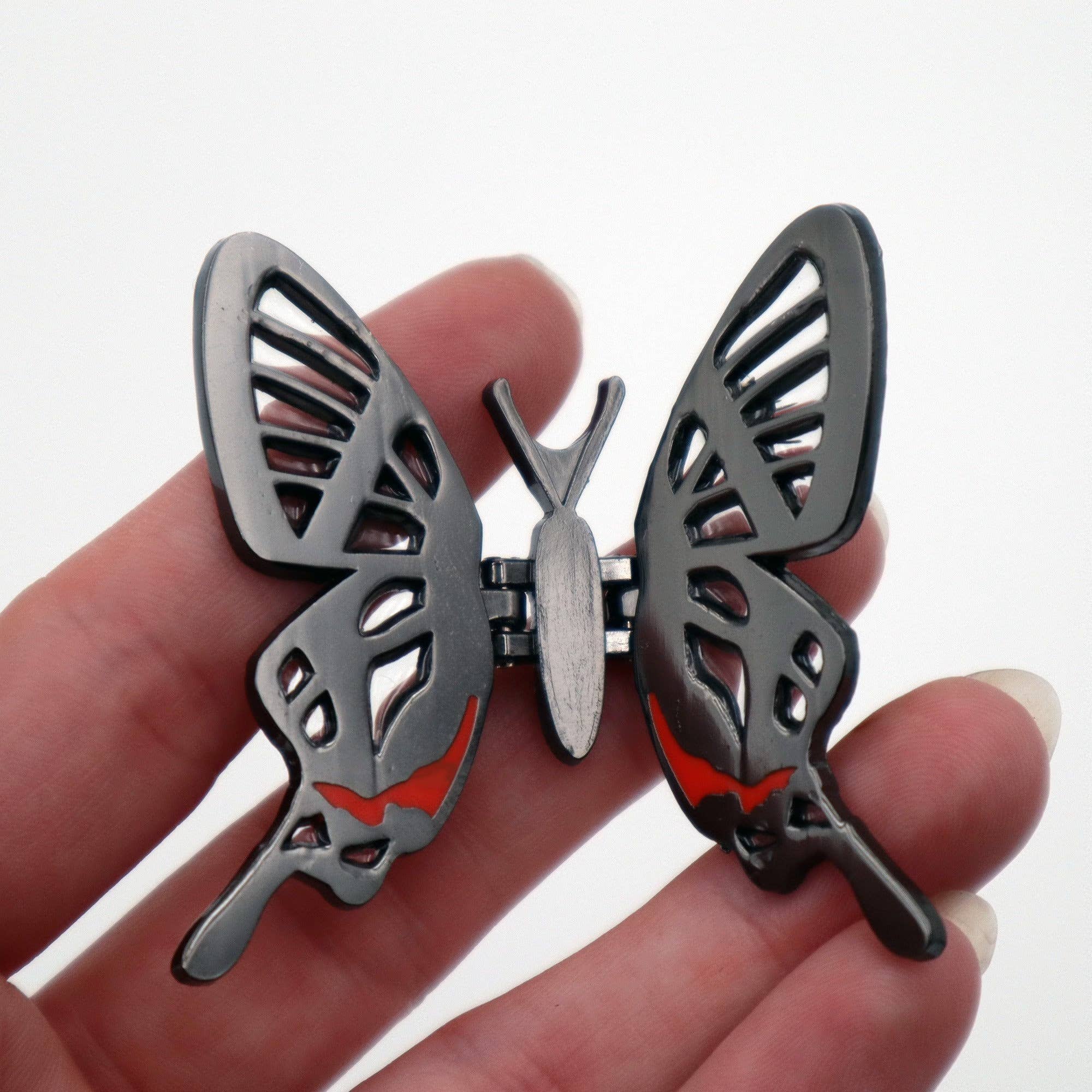 Psychic circle oddities - Venta al por mayor Botón/prendedor - Alfiler de esmalte de ala móvil mariposa de cristal2