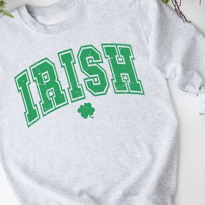 Chandail à col rond Varsity Irish pour la vente par ChubbyBubbyBear