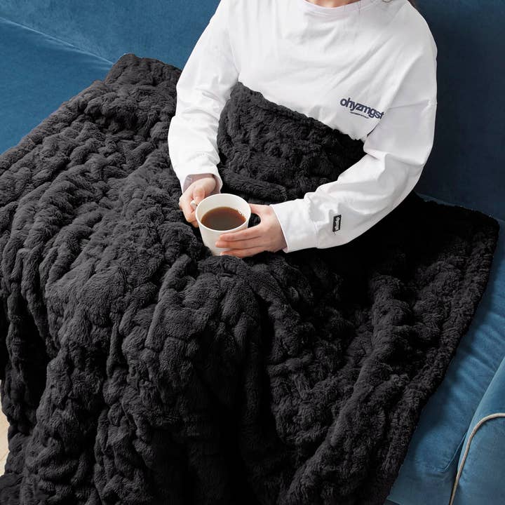Olliix - Wholesale Throw Blanket - Ruched Long Fur 50x60" Throw Blanket, Black1