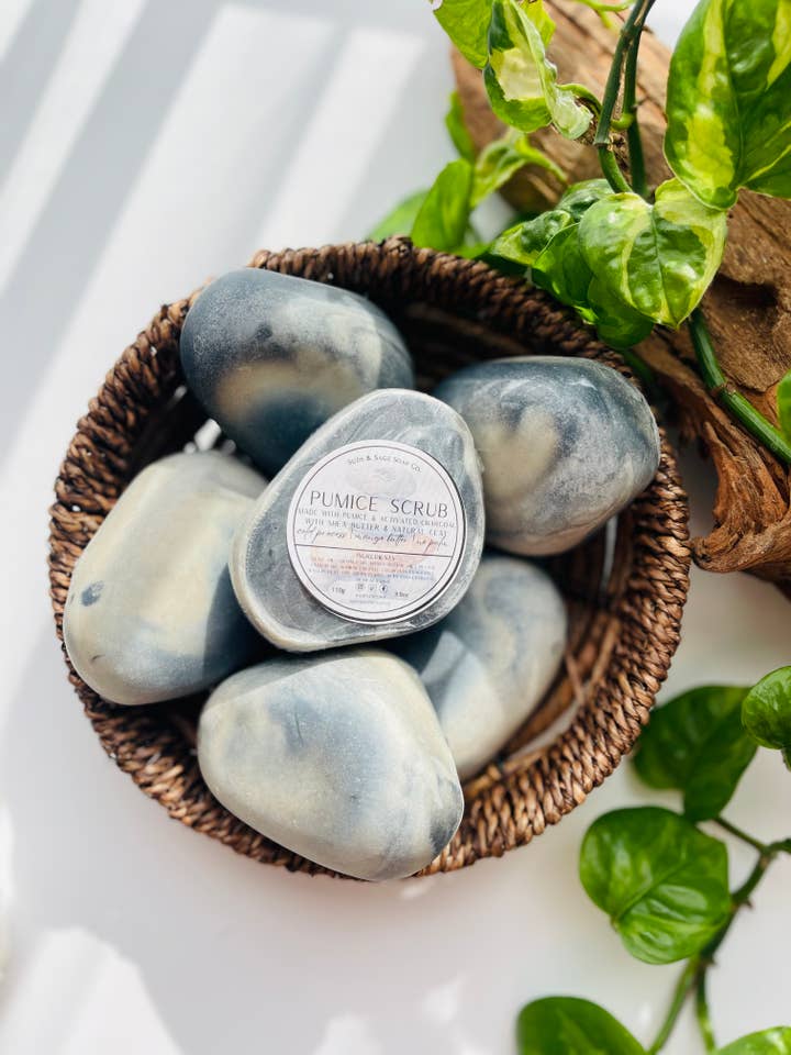 Savon artisanal Pumice Scrub pour la vente par Suds and Sage