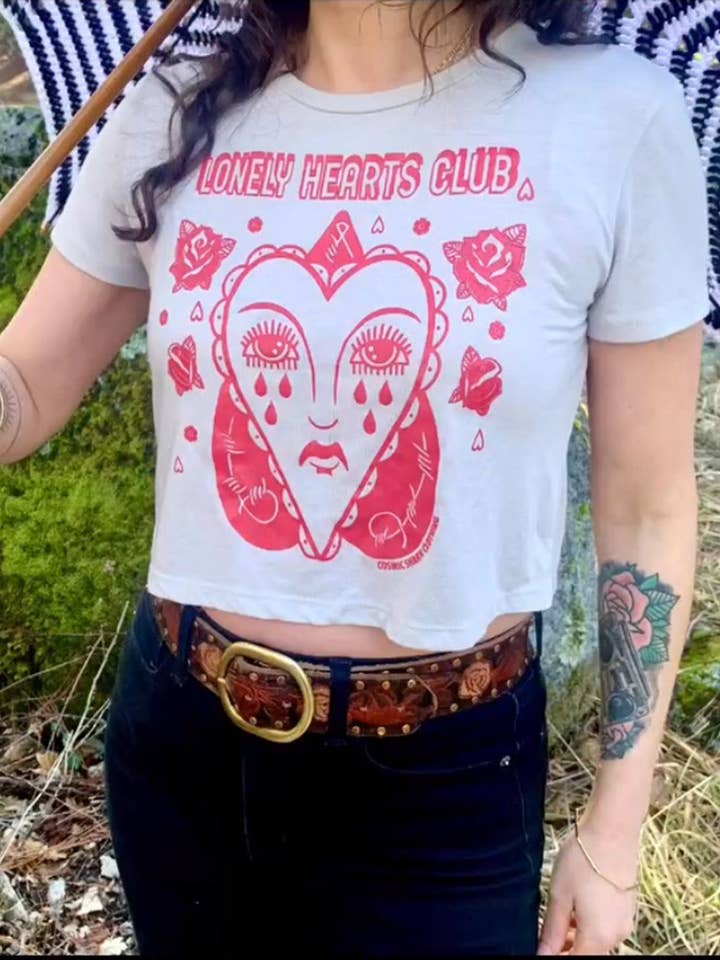 Top corto fluido de Lonely Hearts Club para venta al por mayor de Cosmic Shark Clothing