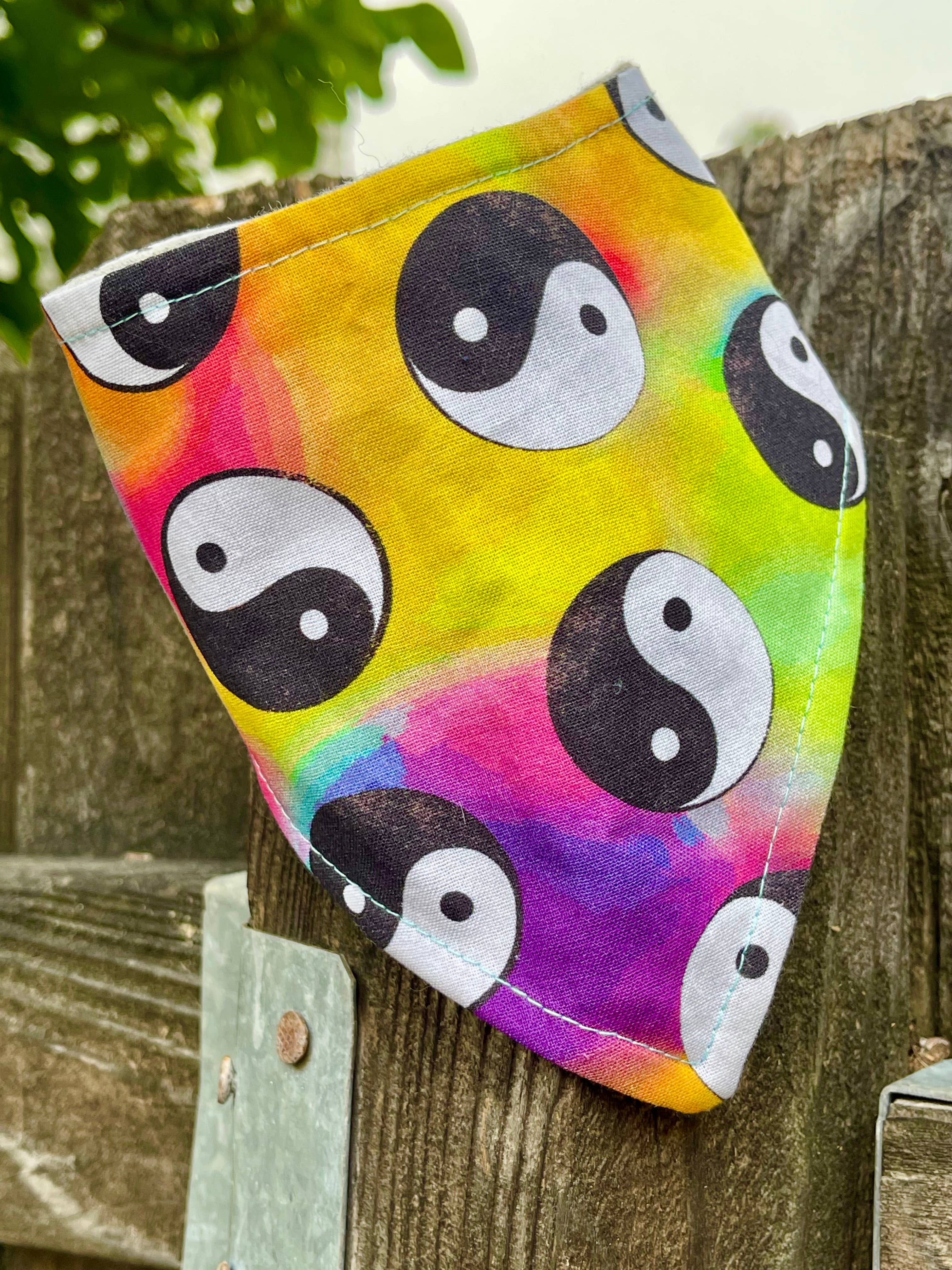 Very Vintage Designs – wholesale Pet bandana – Dog – Yin Yang Dog Bandana – Rainbow Tie-Dye Print – Eco-Friendly6