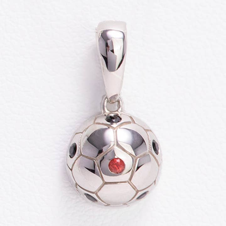Breloque/pendentif en forme de ballon de soccer, saphir noir et rouge pour la vente par AVID Sports Jewelry