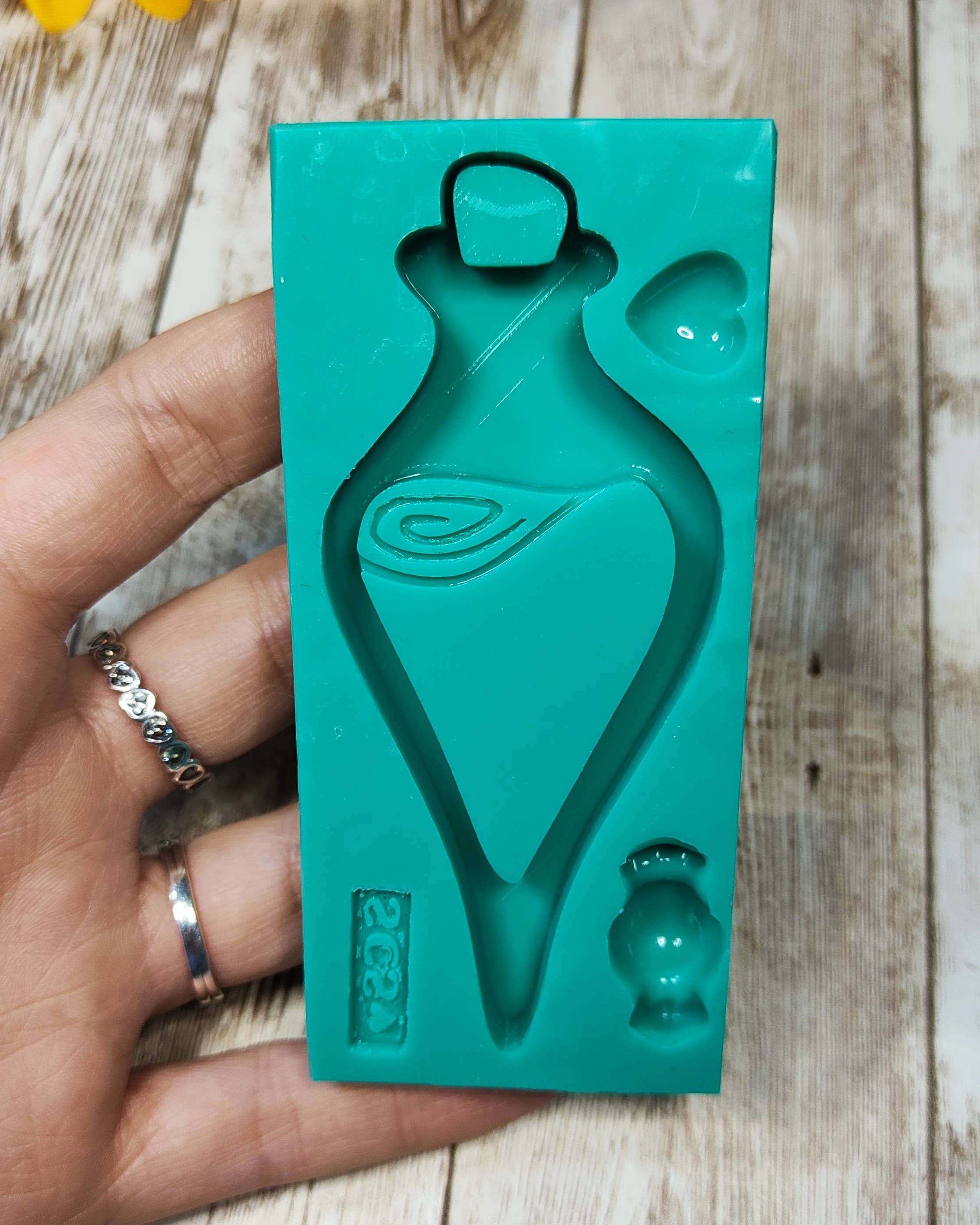 Serena Creazione di Serena Stampone - Wholesale DIY Craft Kit - Potion Shaker Mold 10x4cm in silicone for resin and plaster0