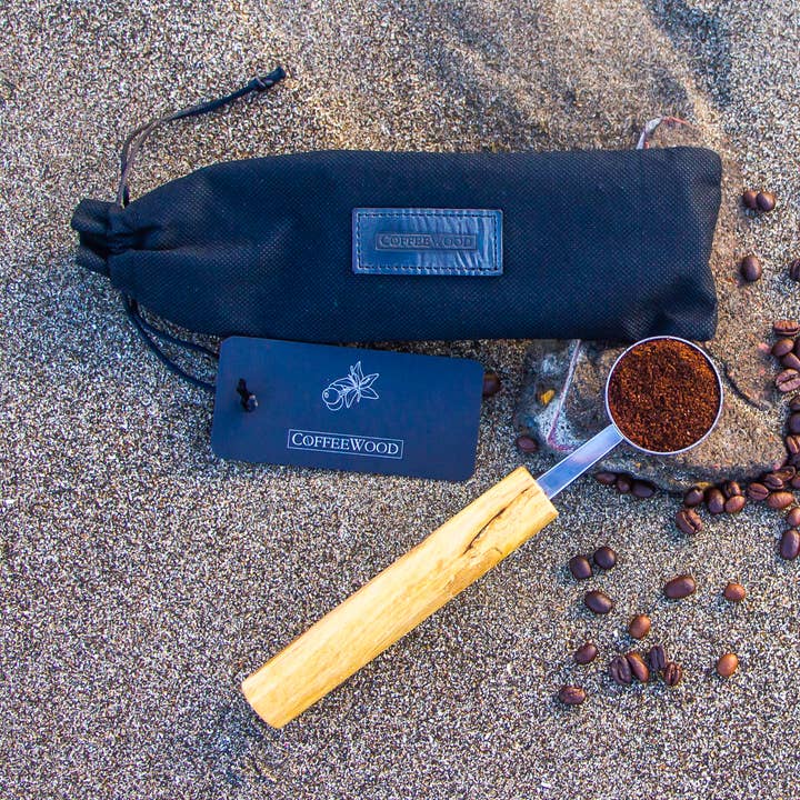 Paletta in legno La Madre//Realizzato a mano da CoffeeWood per la vendita all'ingrosso da parte di Twin Engine Coffee