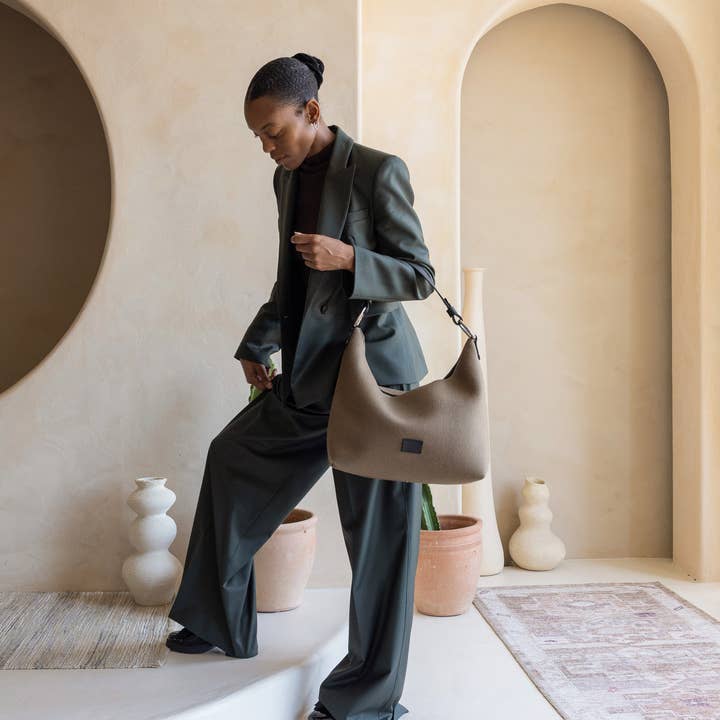 Graf Lantz - Wholesale Shoulder Bag - Women's - Hana Merino Wool Hobo Bag - Cumin Black3