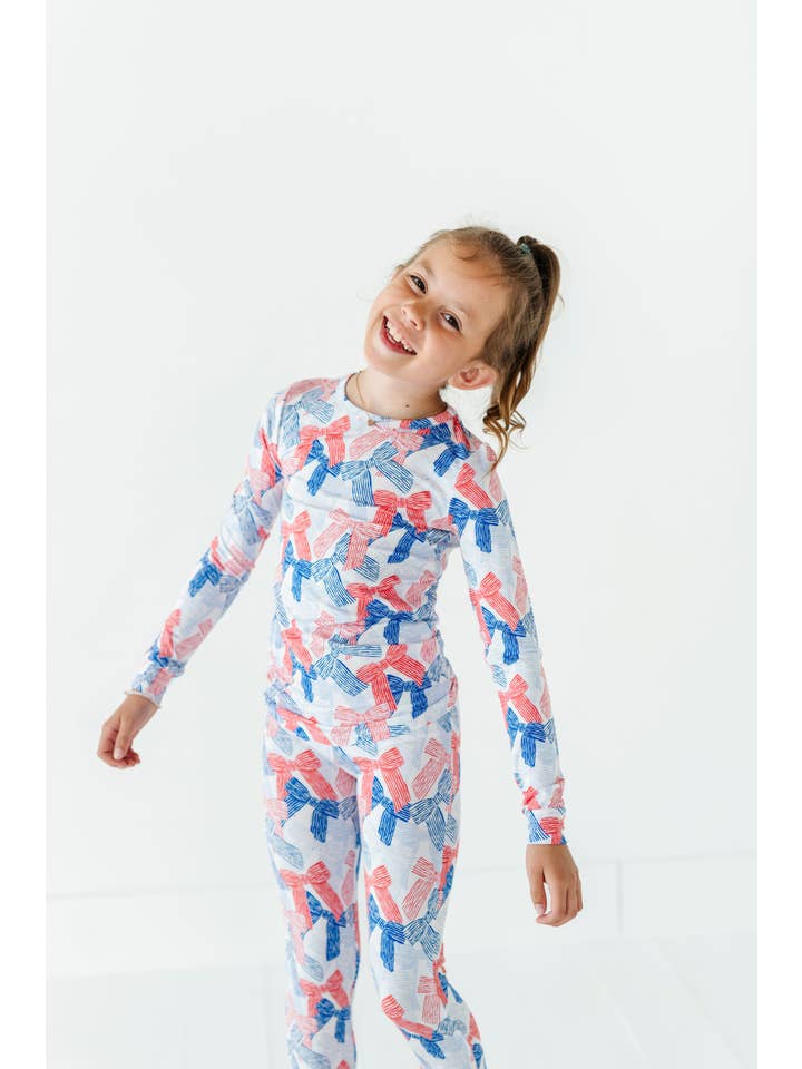 Little Pajama Co. - Wholesale Pyjamaset - Kinderen - Rood-wit-blauwe strik, tweedelige lange set2