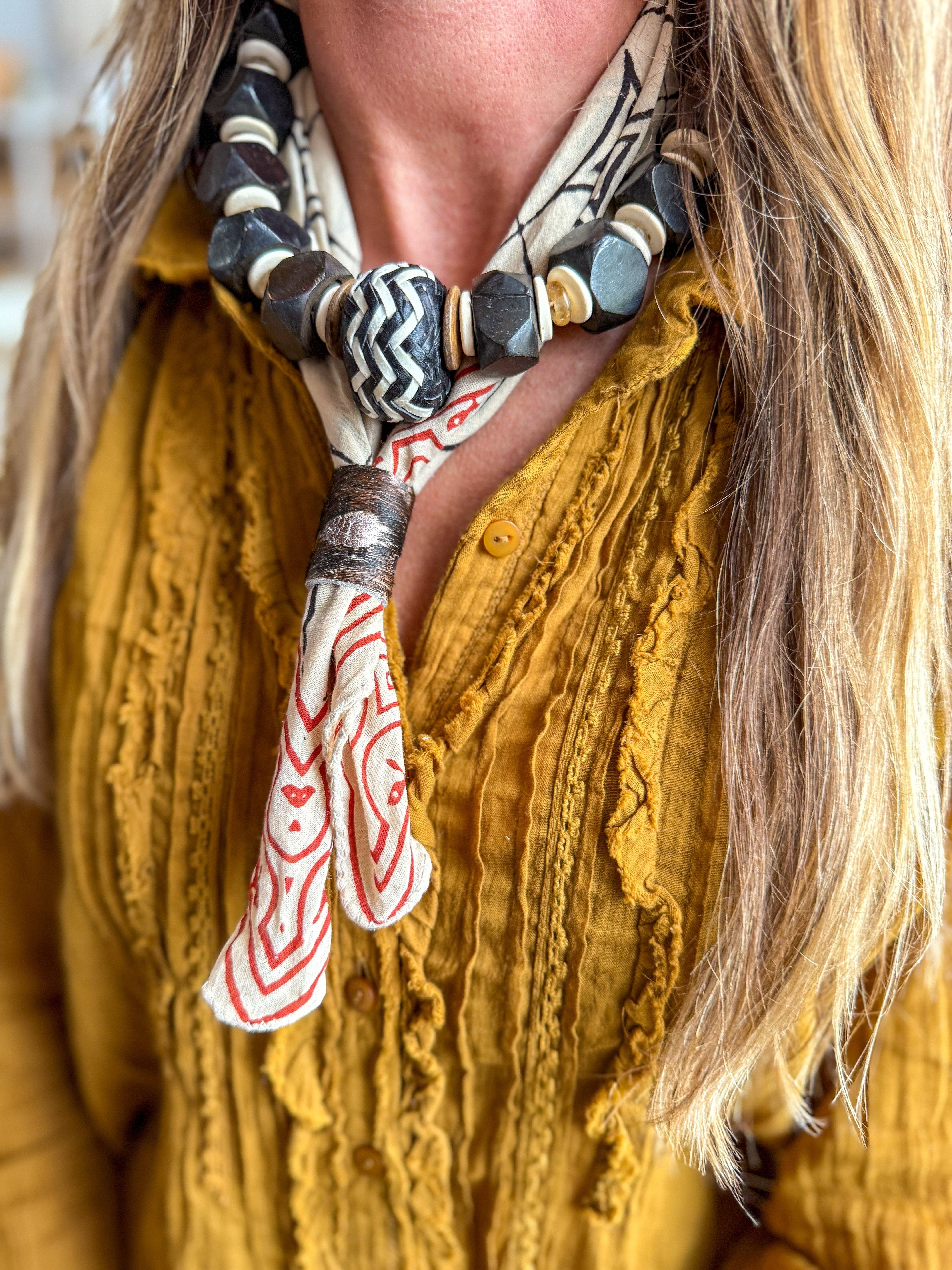 Twine & Twig - Wholesale Beaded/Pearl Necklace - Classic Bone Necklace | Black Equestrian0