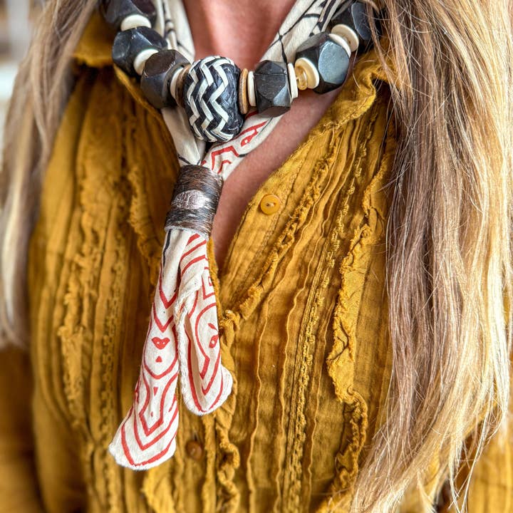 Twine & Twig - Wholesale Beaded/Pearl Necklace - Classic Bone Necklace | Black Equestrian