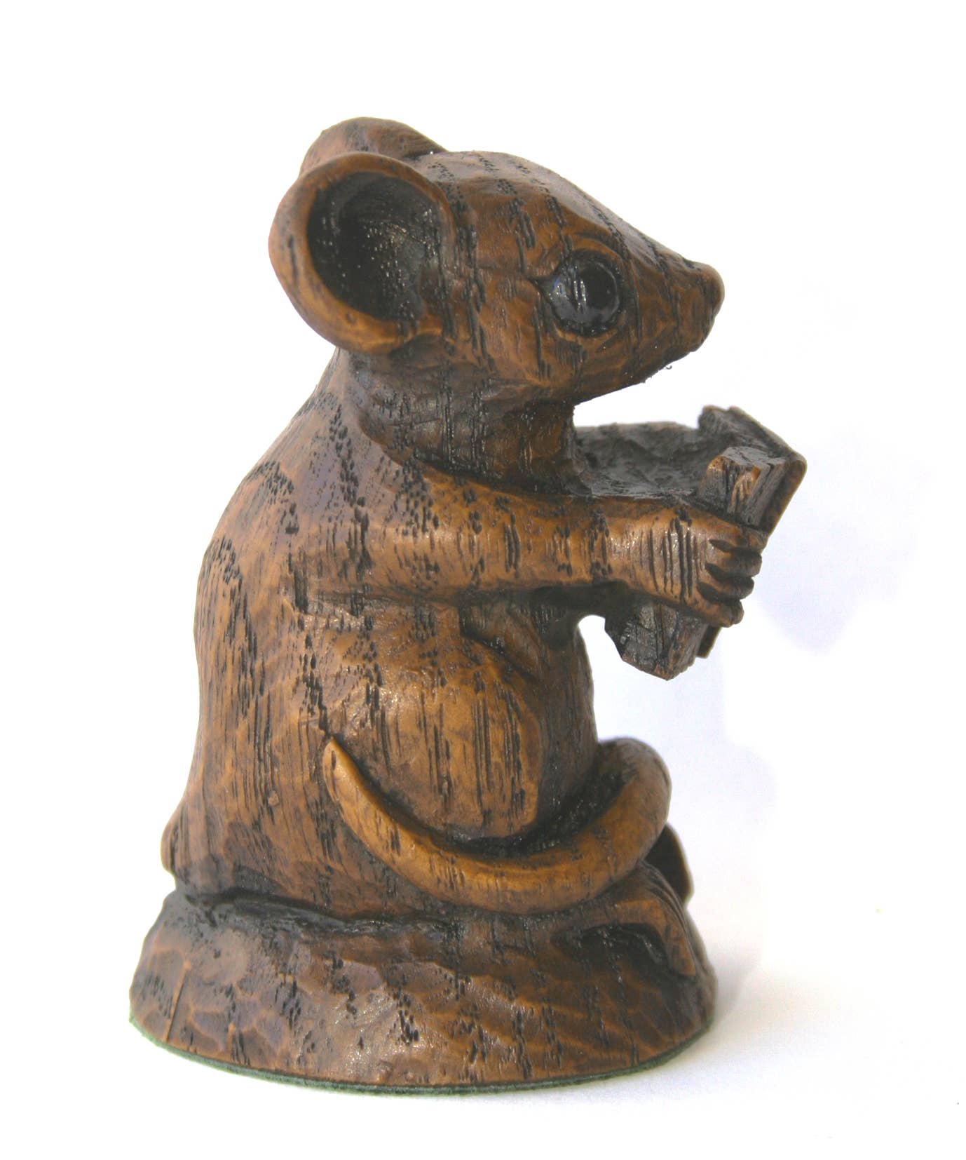 Oakapple Designs Ltd – wholesale Decorative figurine – Church Mouse with Bible.  Reproduction carving Ornament.2