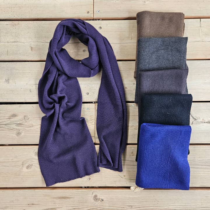 NorraVilla - Wholesale Scarf - Unisex - 100% Merino wool scarf for men or women - Unisex Dark Purple