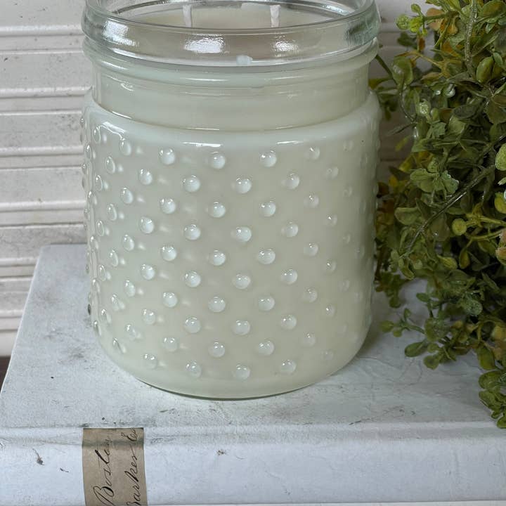 Bougie de soja de 30 oz au patchouli et au thé aux fruits en verre Hobnail pour la vente par 1858 Candle Co