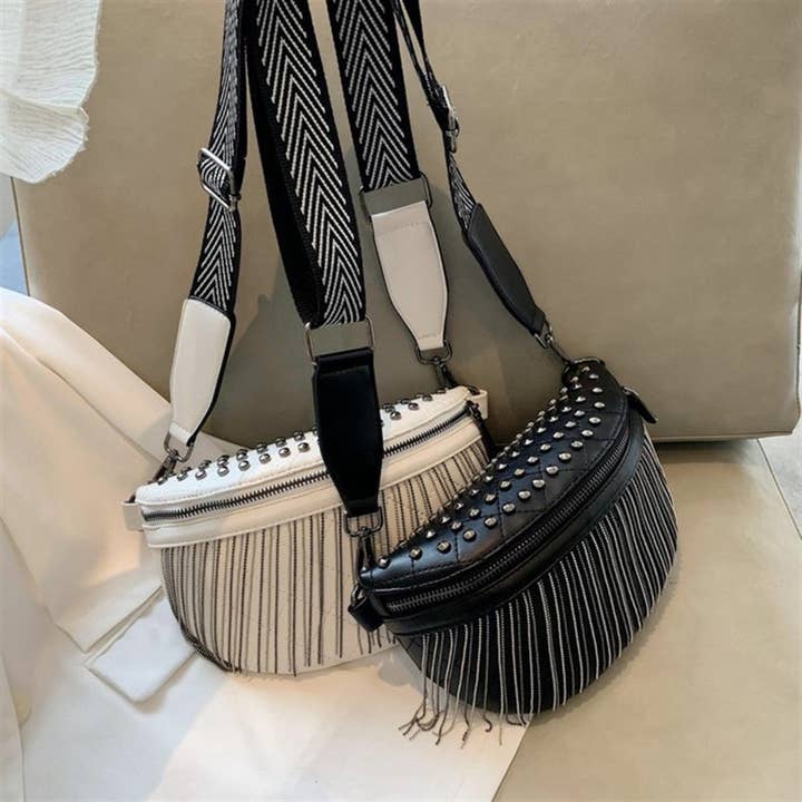 Sac banane zippé à bandoulière Party Time pour la vente par Kate Tuesday Jewelry