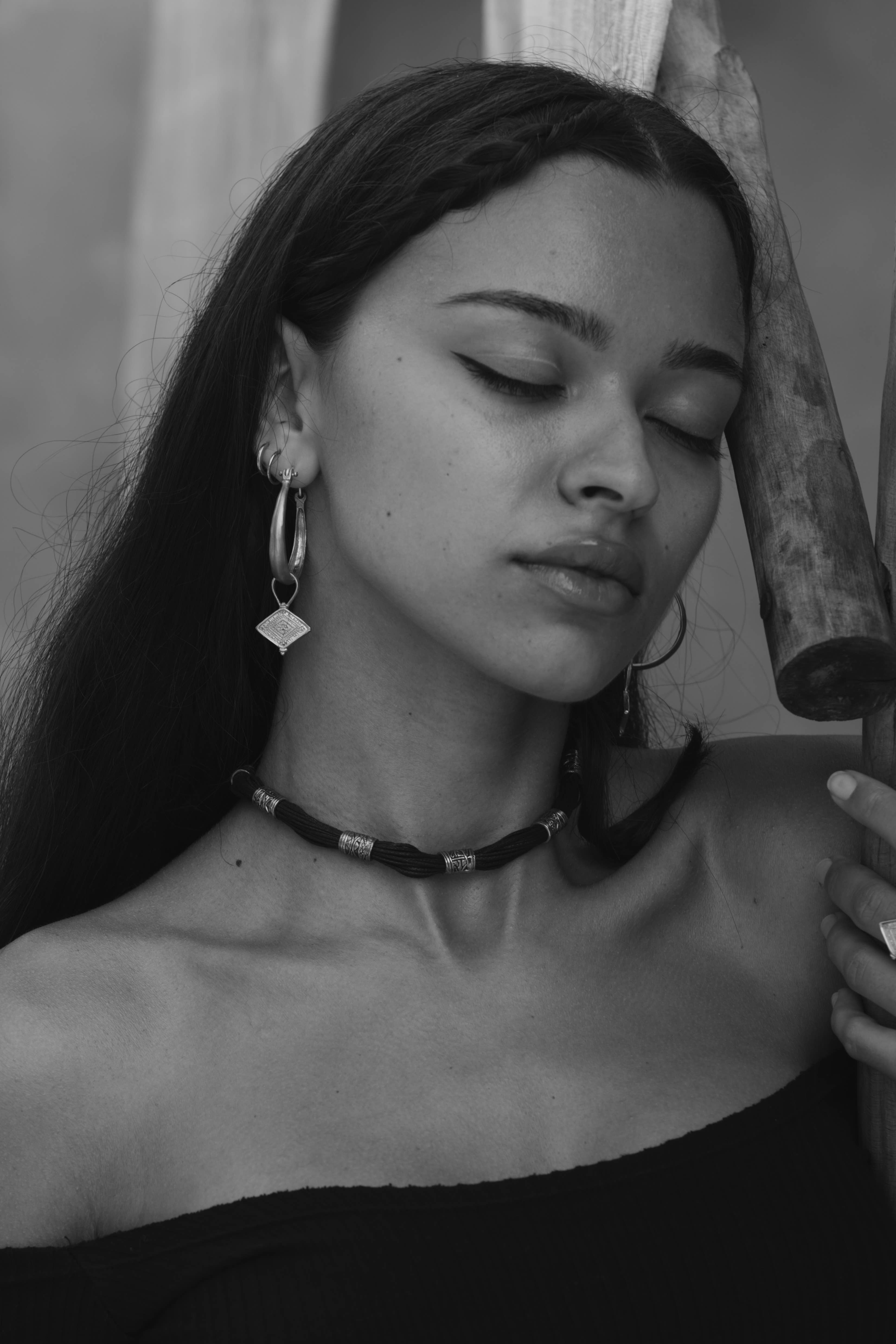 Nakila Collective – wholesale Hoop-örhängen – Kya hoops - vit mässing6