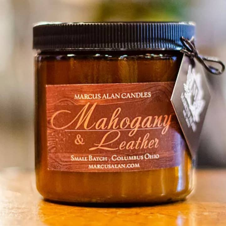 Mahogny och läderljus för wholesale av Marcus Alan Candles