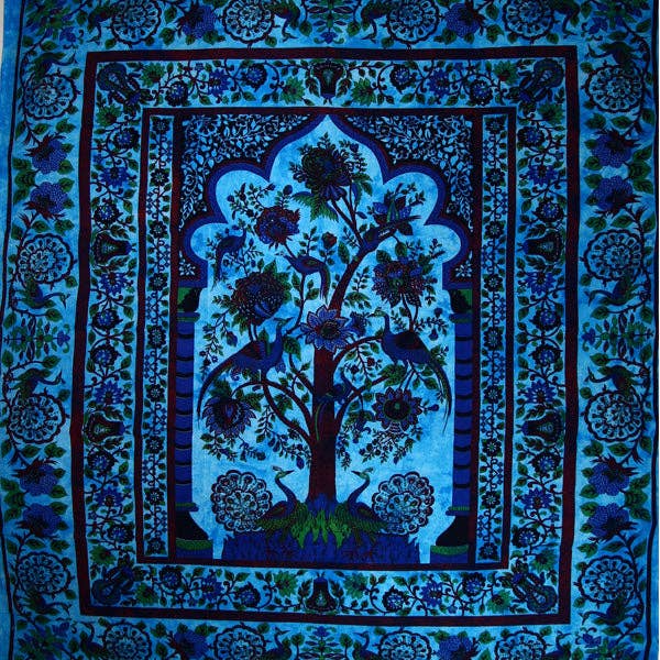 Tapisserie bleue en forme de paon Arbre de vie pour la vente par Wild Lotus