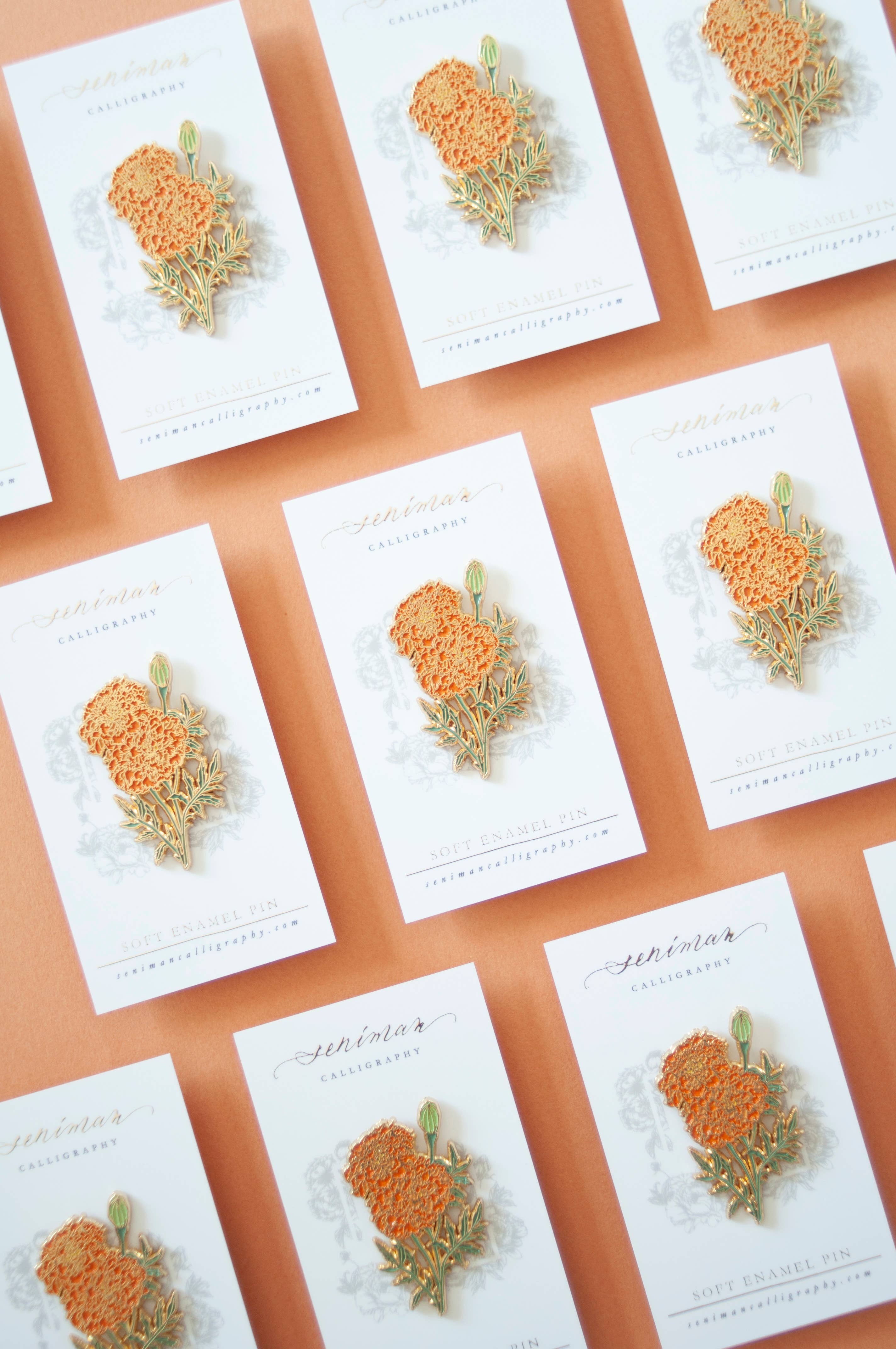 Seniman Calligraphy - Vendita all'ingrosso Spilla da bavero - Spilla smaltata calendula2