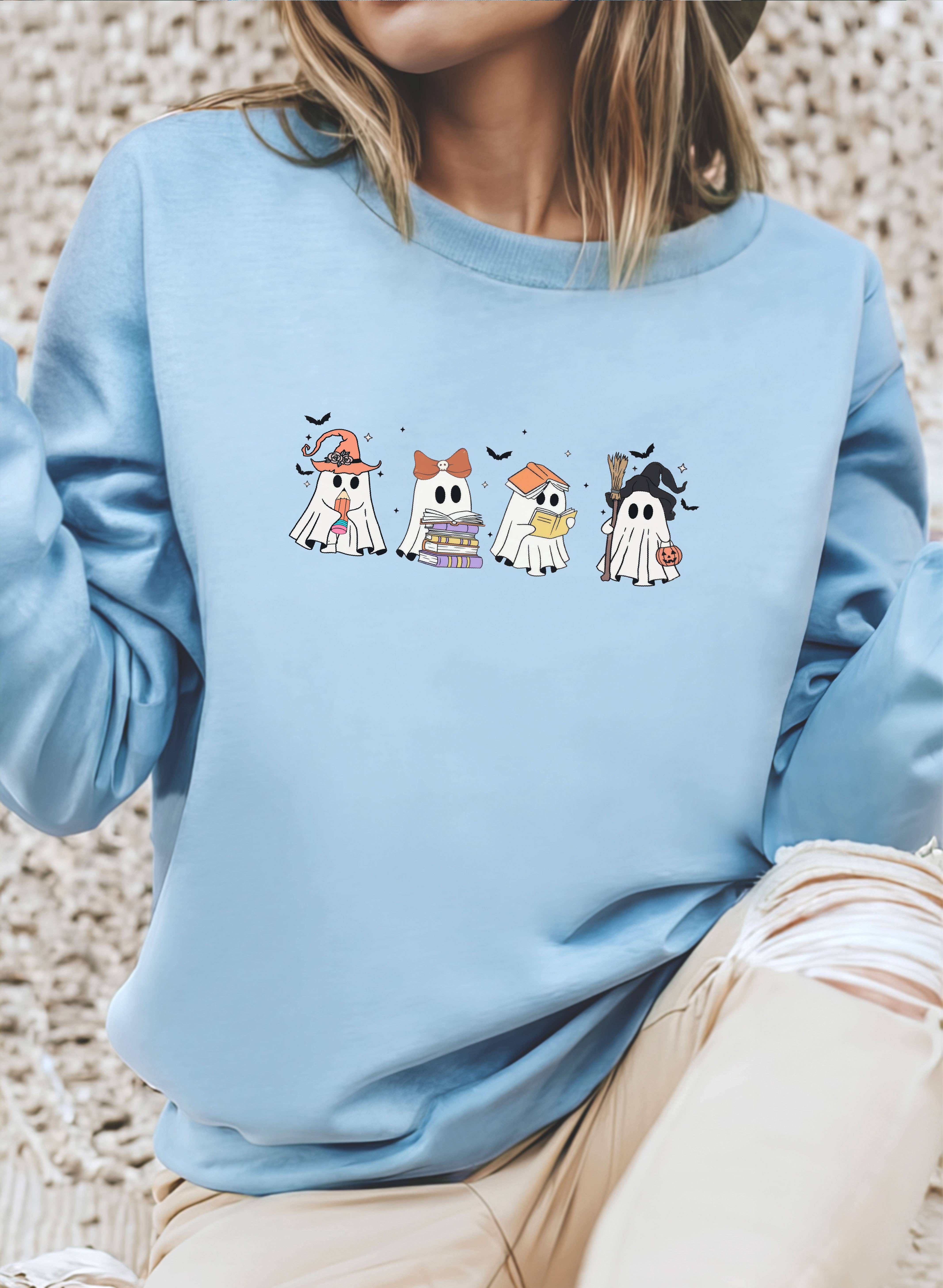 P E T I T R U E – Engroshandel Grafisk Sweatshirt - Dame – Halloween Crewneck Sweatshirt Spøgelser Læser Bøger Sjov4