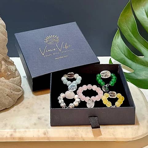 Collezione di feste curata «Attitude of Gratitude» per la vendita all'ingrosso da parte di Vino Vibe