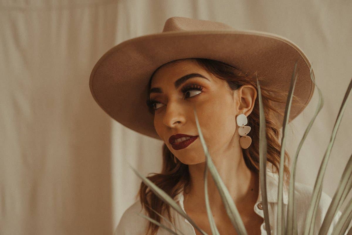 Corvega Clay Goods - Vendita all'ingrosso Orecchini pendenti - Tessa in bianco caldo, nudo e marrone chiaro2