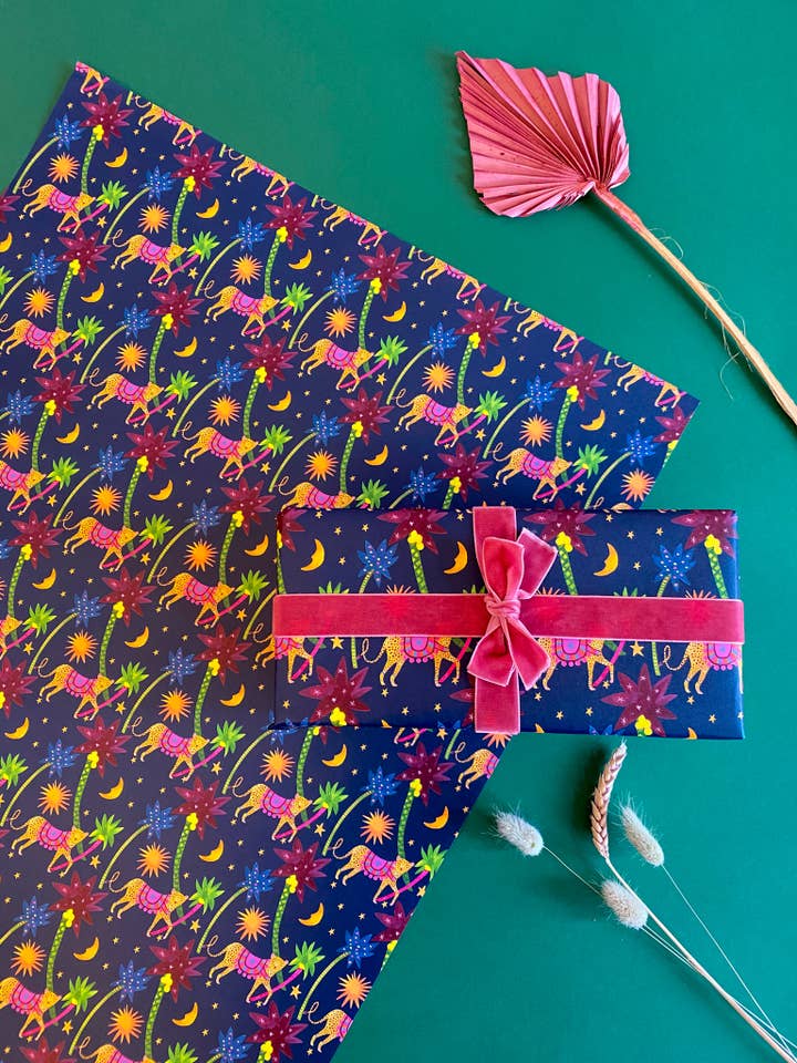 Emballage cadeau de luxe « Midnight Leopard » pour la vente par Hutch Cassidy (Greetings Cards and Paper Goods)