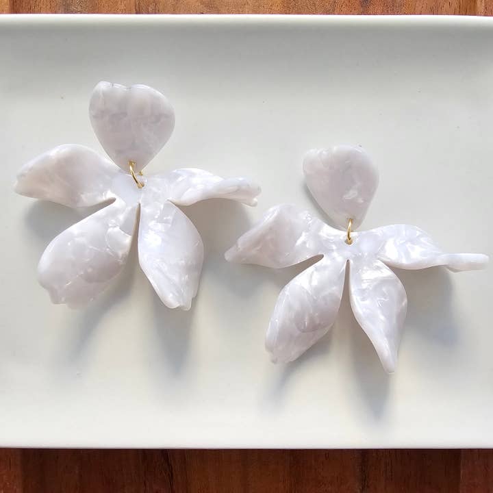 Spiffy & Splendid - Vente Boucles d'oreilles pendantes - Boucles d'oreilles Jasmine - Perle // Statement, Bijoux, Fleur1