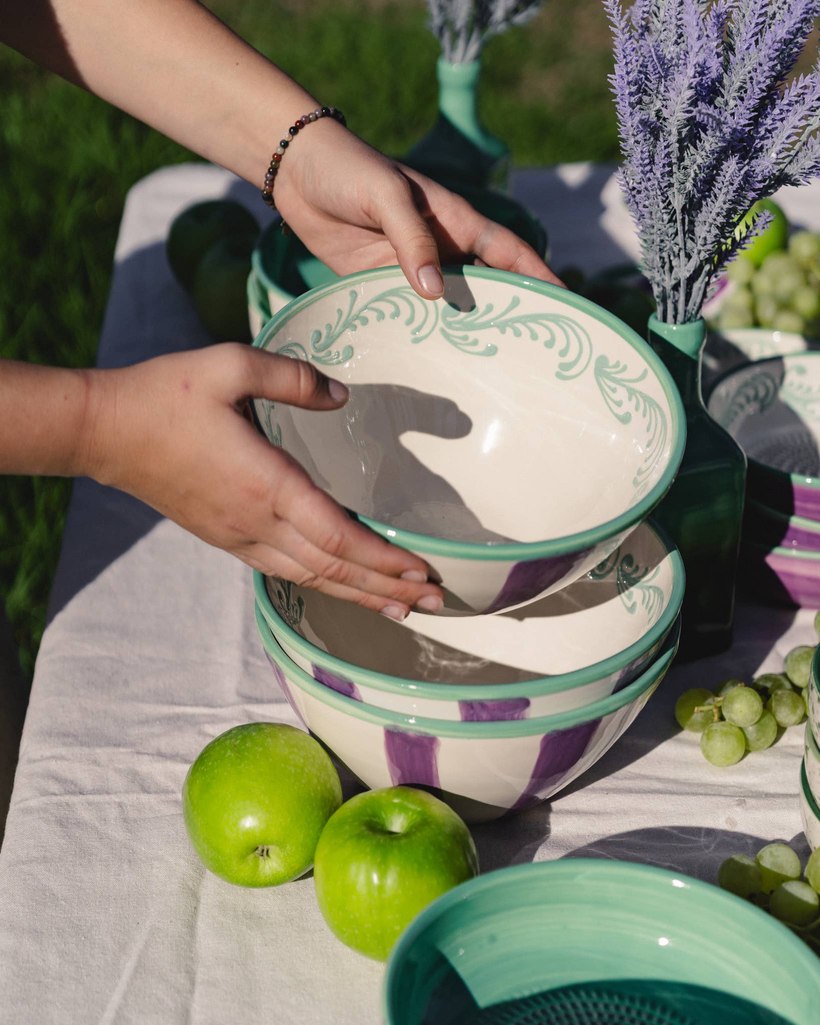 Alfar Tierra Cocida - Venta al por mayor Bol de mesa - Artisanal Ceramic Serving Bowl 1.5L Green & Violet ESMERALDA2