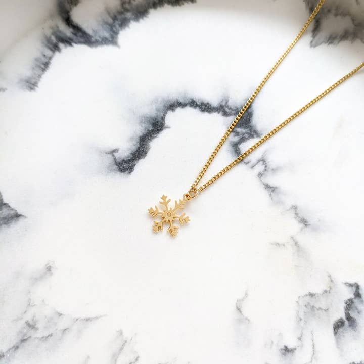 Shany Design Studio – wholesale Pendant/charm necklace – Tiny Snowflake Necklace Gold / Silver
