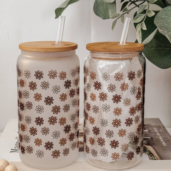 Emma K Designs - Wholesale Drinking Glass/Cup - Mini Fall Daisies 16oz Glass Cup with Bamboo Lid7