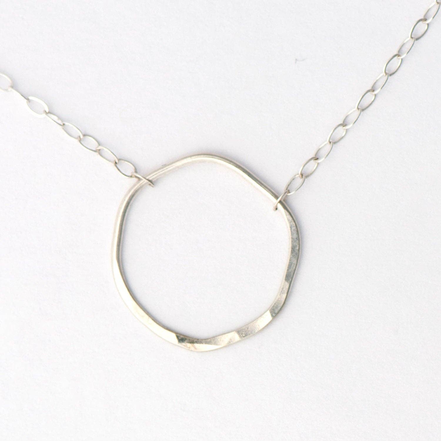 Britta Ambauen Jewelry - Vente Colliers à pendentif - Collier cercle imparfait4