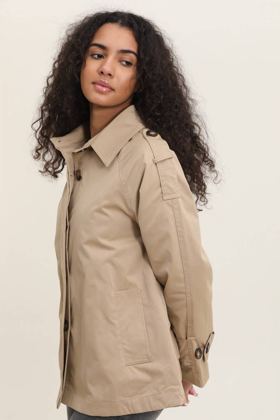 Attrait Paris - Vendita all'ingrosso Trench - Donna - Trench coat corto con bottoni invisibili5